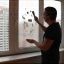 Как происходит оклейка пленкой стекла: пошаговая инструкция